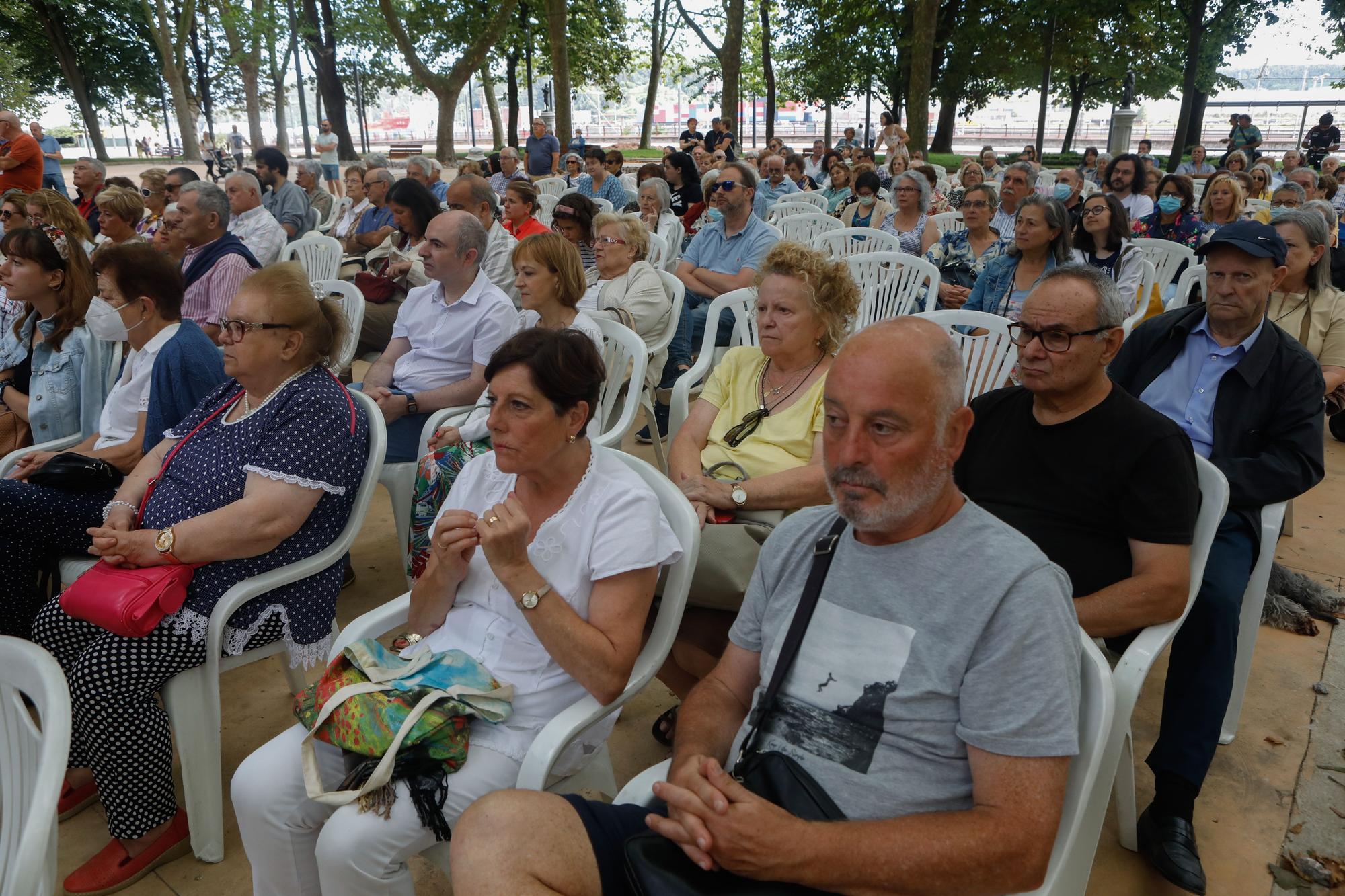 Concierto de la Banda de Música de Avilés en el parque del Muelle