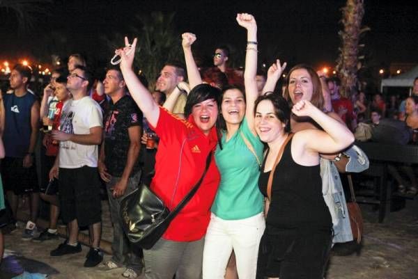 Cientos de personas festejan en Las Playas el pase a semifinales