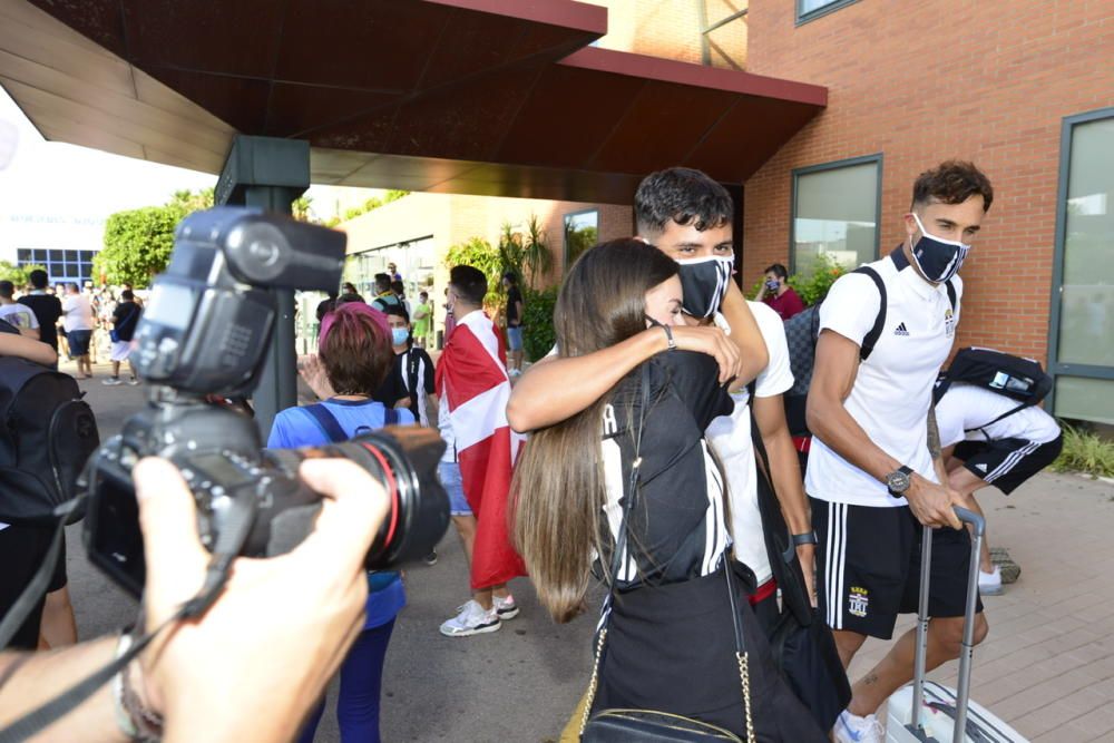 Llegada de los jugadores del FC Cartagena a la ciudad portuaria