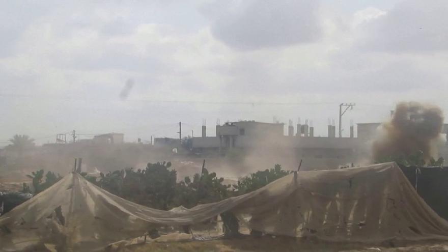 Nuevos bombardeos en Gaza dejan casi un centenar de gazatíes muertos