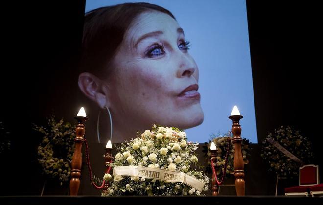 El público homenajea a Verónica Forqué en el Teatro Español