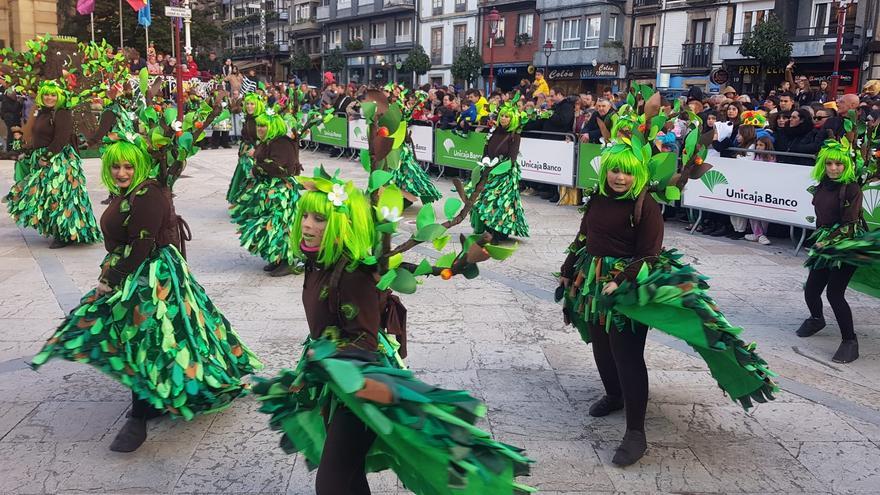 Villaviciosa pinta el mejor Carnaval: explosión de color en la cita más  multitudinaria de los últimos años, con más de 1.200 disfraces - La Nueva  España
