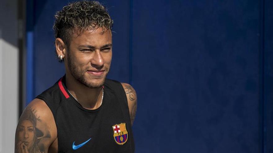 Neymar medita su futuro entre el Barcelona y la oferta del PSG