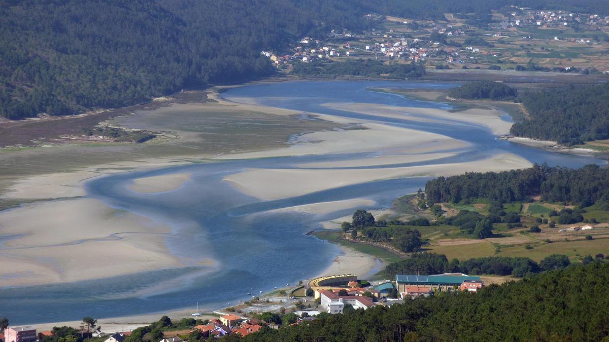 Imagen del río Anllóns, eje vertebrador de la comarca de Bergantiños.