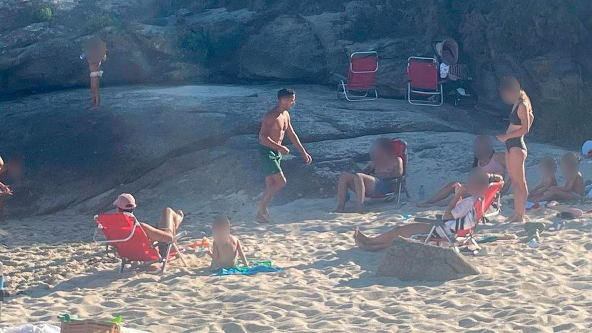 Lucas Vázquez, con familia y amistades en San Vicente do Mar.