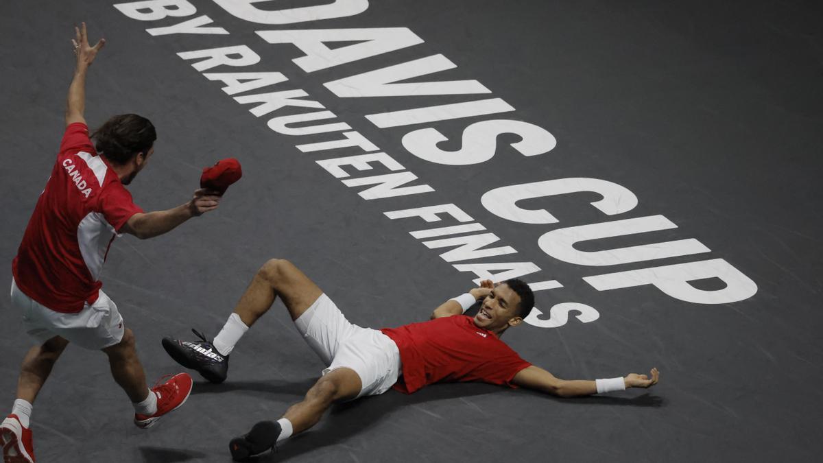 Felix Auger-Aliassime celebra la victoria de Canadá.