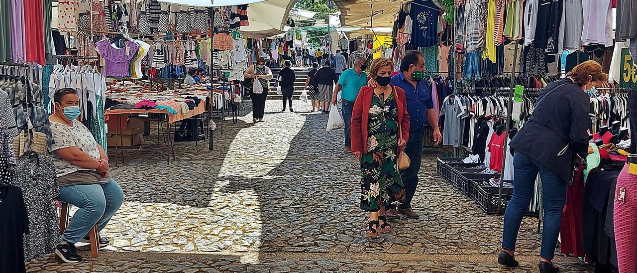 La feria de Valença ayer por la mañana, a medio gas.   | // D.P.