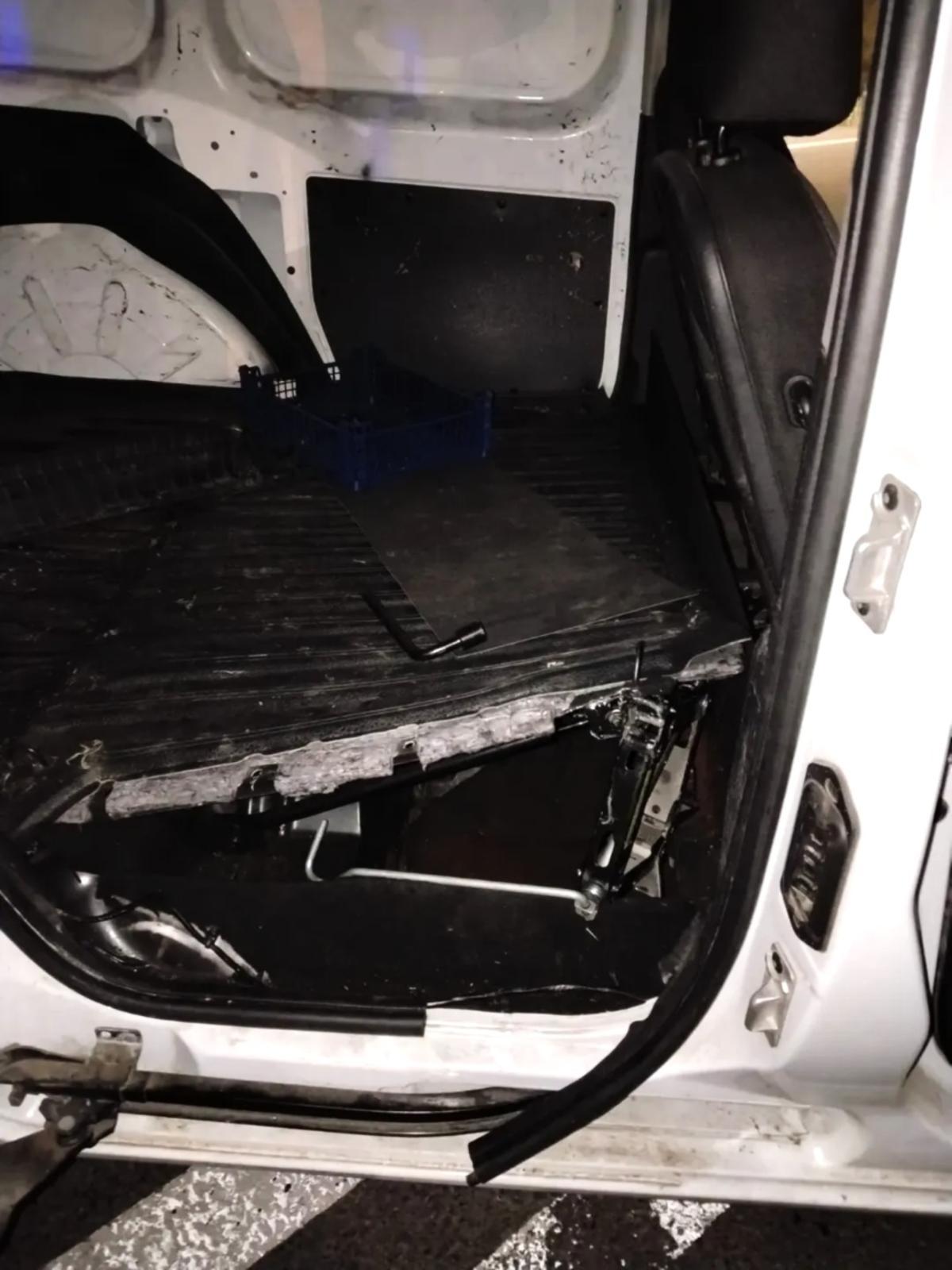 El dobl fons on la policia local de Martorell van trobar els diners