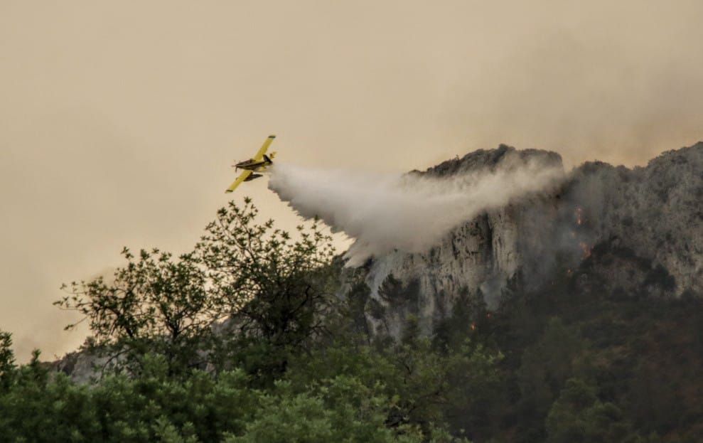 Siguen los trabajos para controlar las llamas en la Vall d'Ebo