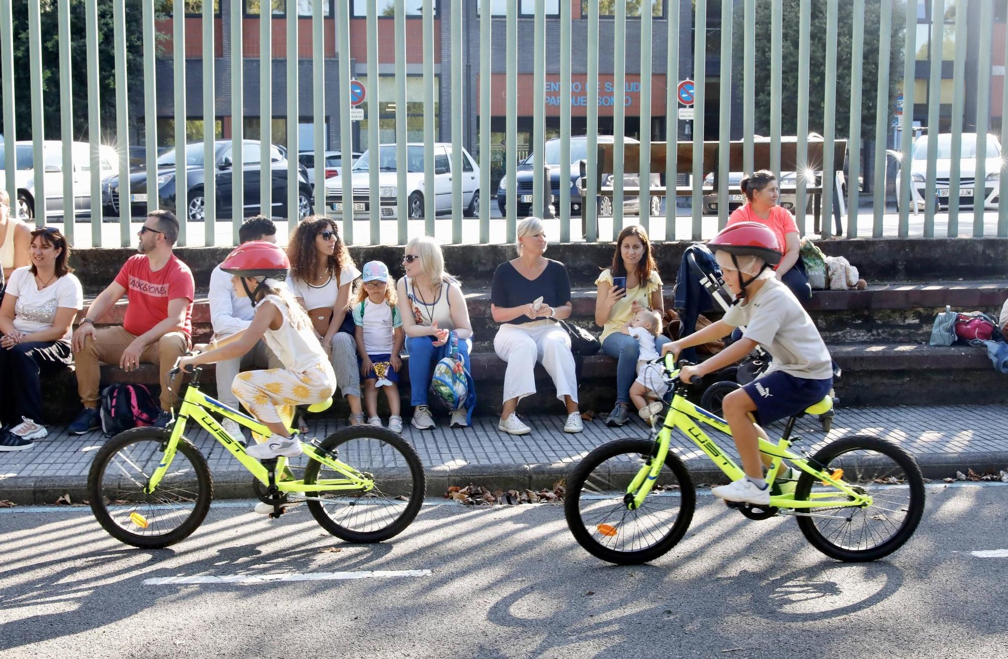 En imágenes: Los más pequeños aprenden educación vial en el Parque Infantil de Tráfico de Gijón