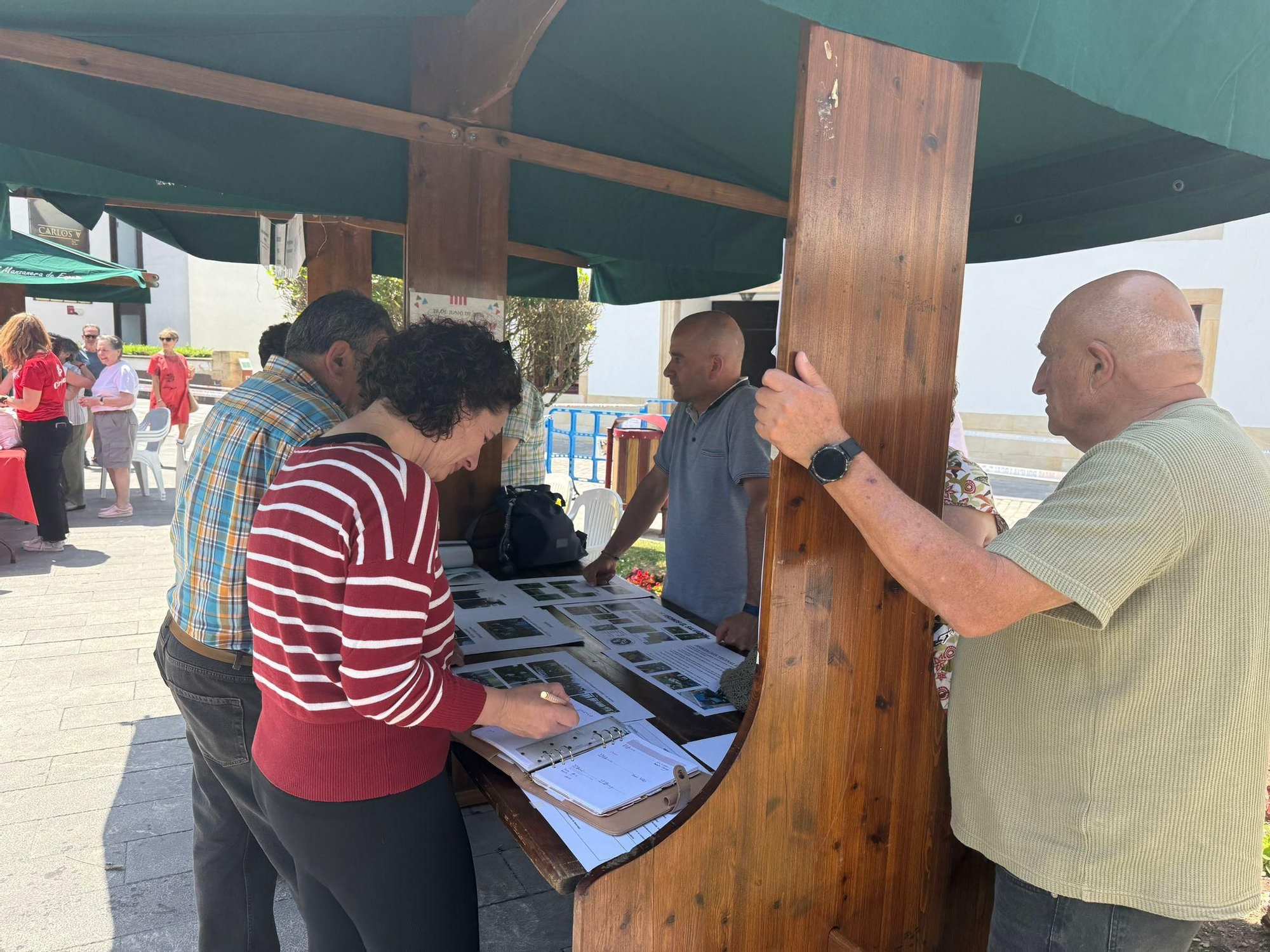 Así fue la mañana solidaria en la Feria de Asociaciones de Villaviciosa