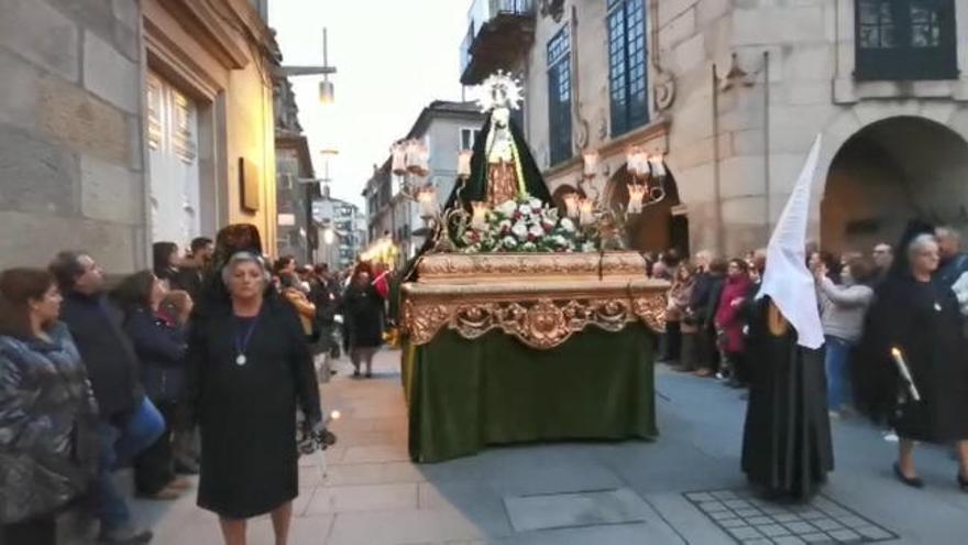 El Silencio arropa al Nazareno en Pontevedra