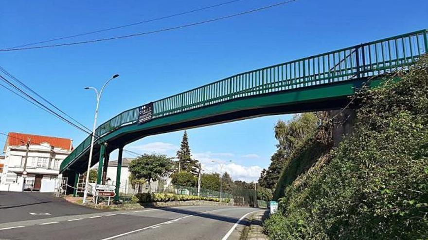 El Concello completa la mejora de la pasarela peatonal que cruza la carretera AC-164 en Fiobre