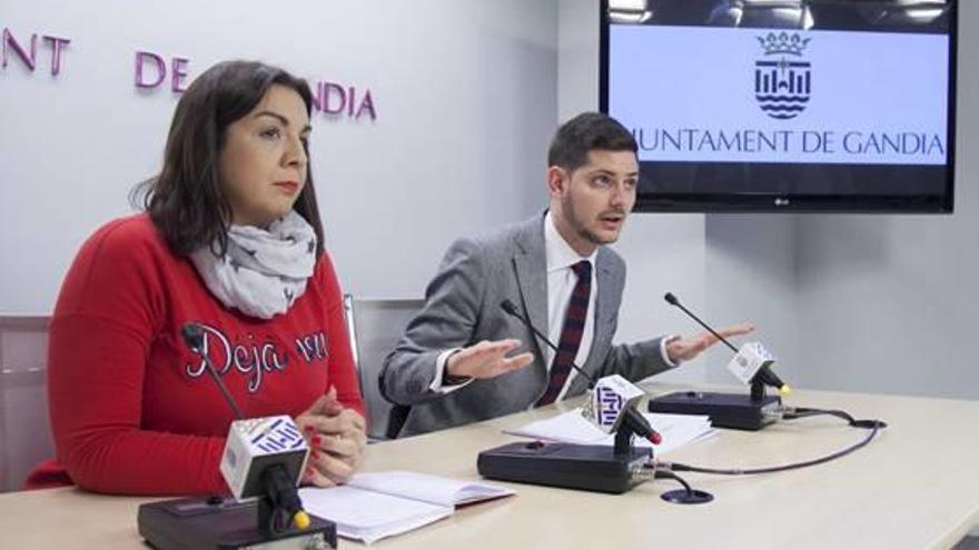 Víctor Soler y Vicent Gregori, a la izquierda, y Lorena Milvaques y José Manuel Prieto, a la derecha.