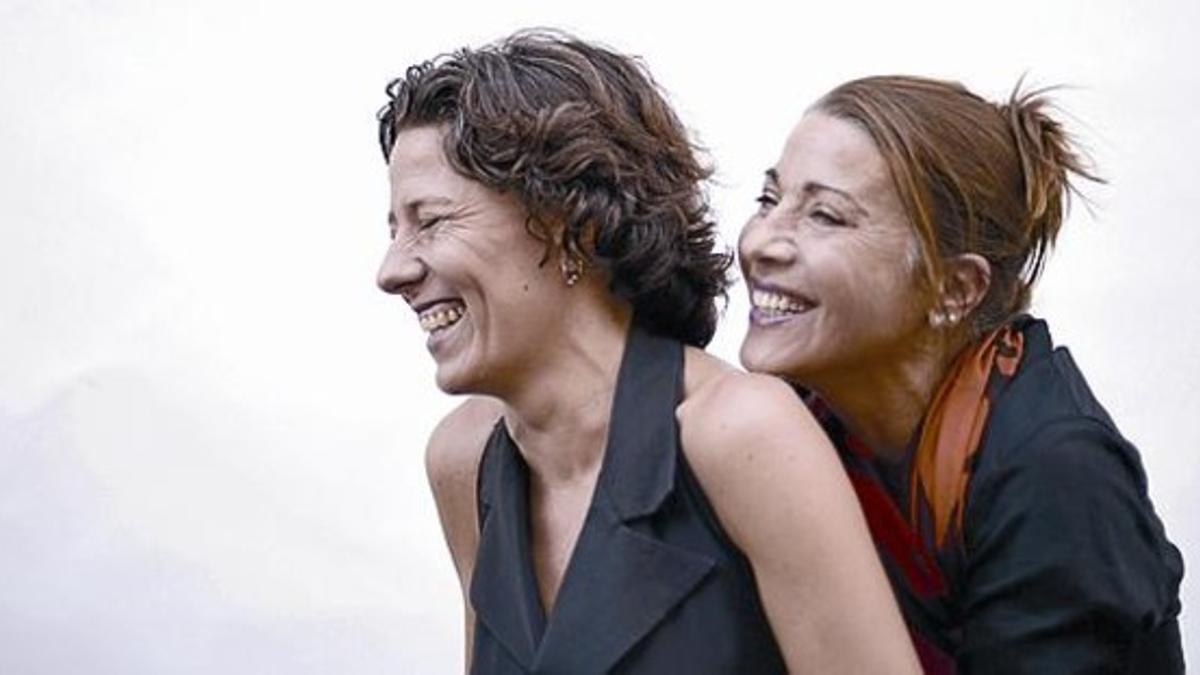 Miriam Iscla y Emma Vilarasau, protagonistas de la obra 'Barcelona'.