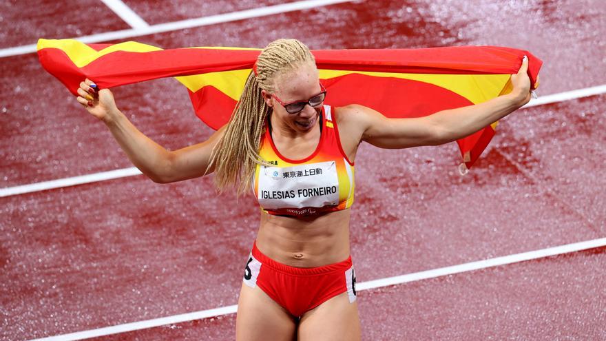 Adiaratou Iglesias celebran sus medallas.