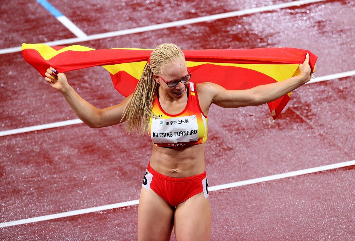 Adiaratou Iglesias celebran sus medallas.