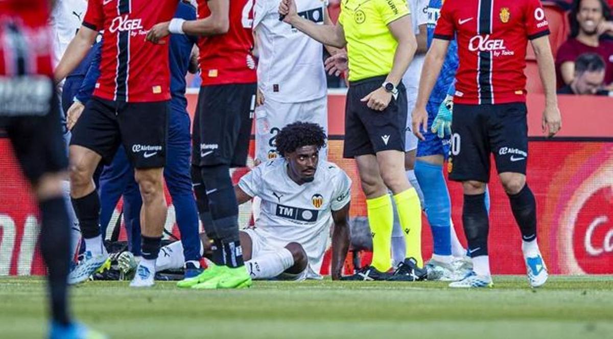 Thierry, en el momento de la primera parte en que cayó lesionado en Son Moix
