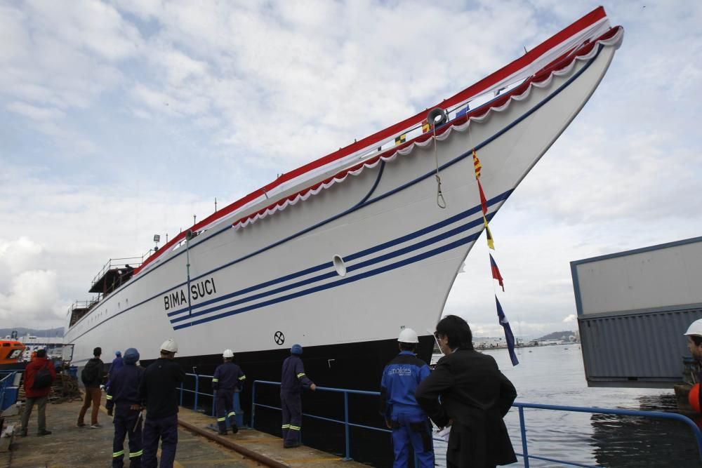 El astillero Freire bota el buque escuela de la Armada de Indonesia // J.Lores