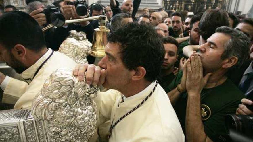 Antonio Banderas en la salida de la Virgen de Lágrimas.