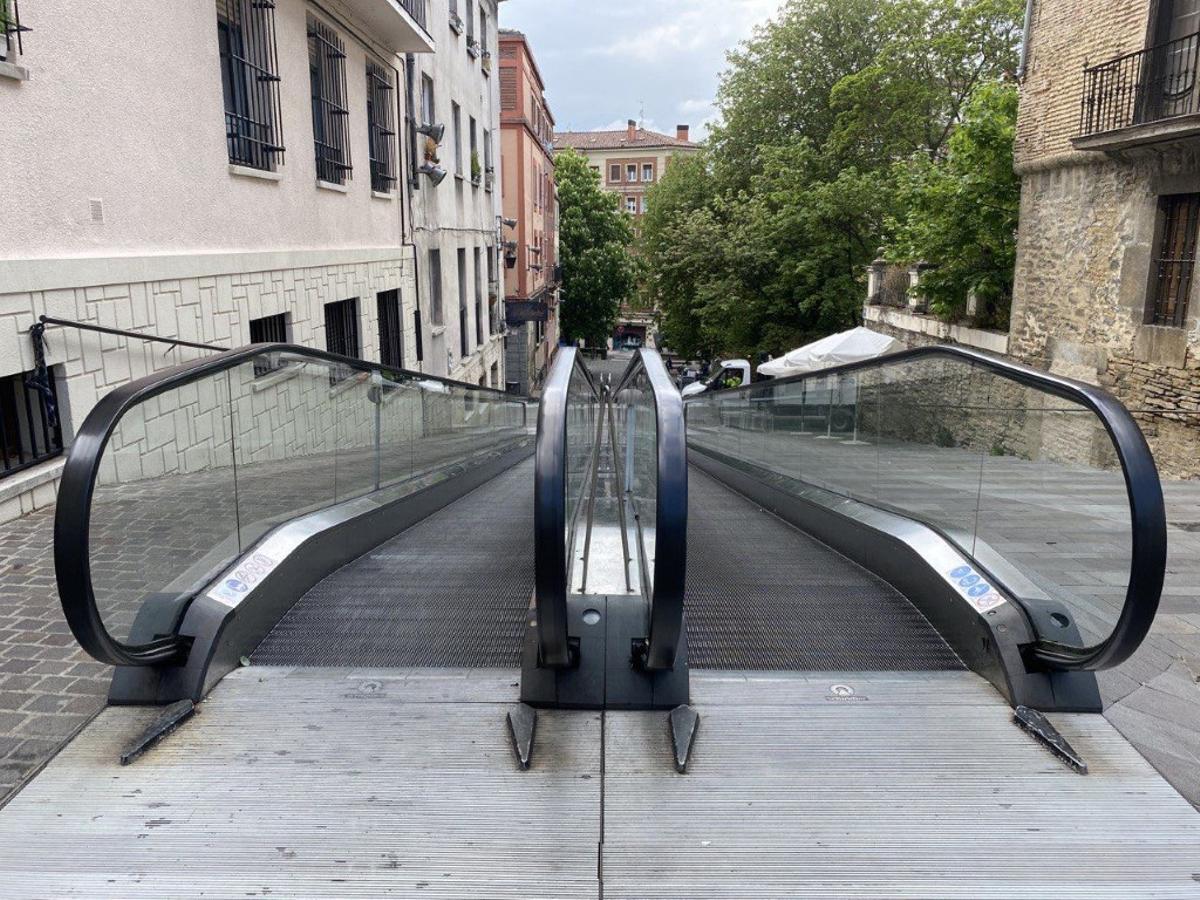 Escalera mecánica en el Centro Histórico de Vitoria.