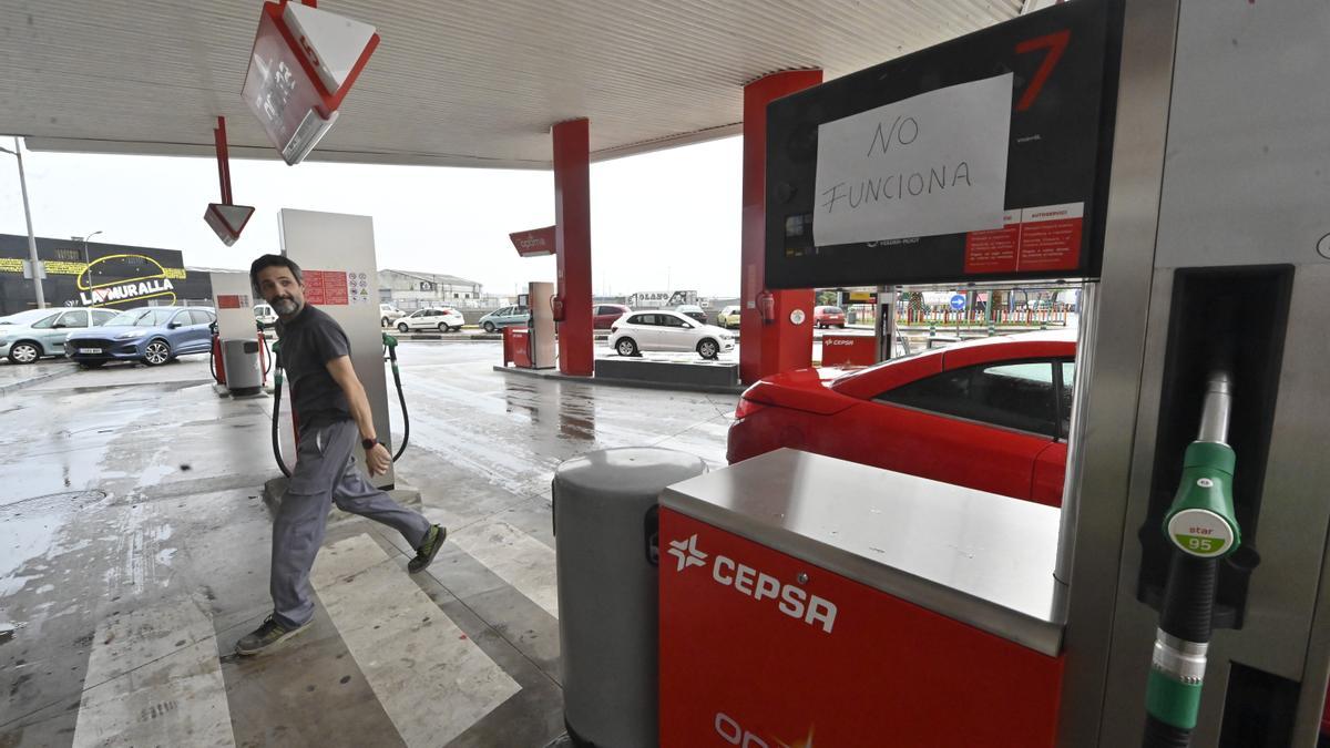 Una gasolinera en Castelló sin servicio porque no puede pagar el combustible.