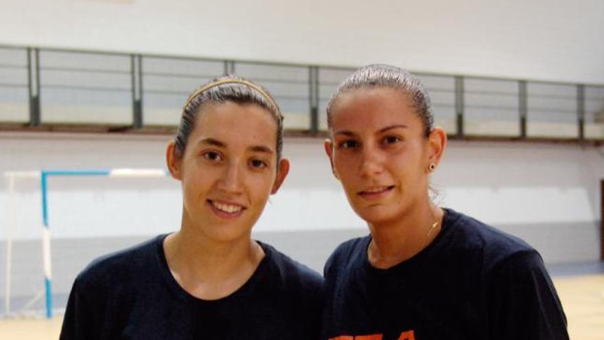 Sara Navalón y Pao Cartagena, jugadoras de la UA