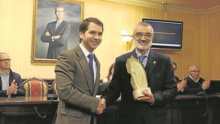 El doctor Federico Izquierdo recibe el Premio a la Solidaridad del año 2016