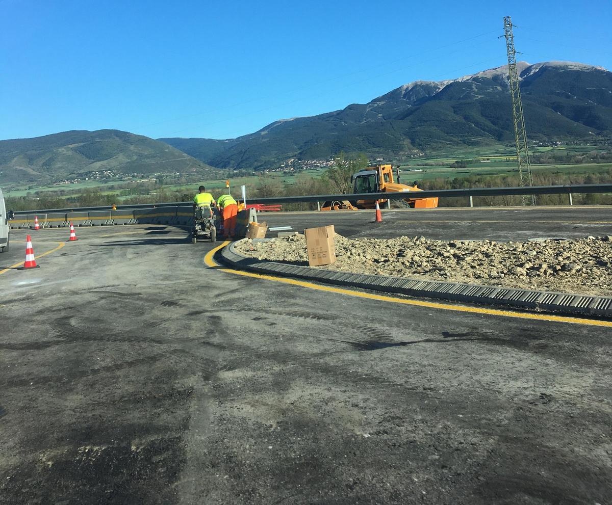 Les obres de construcció de la nova rotonda a l'N-260 per donar accés a la pleta de Ger