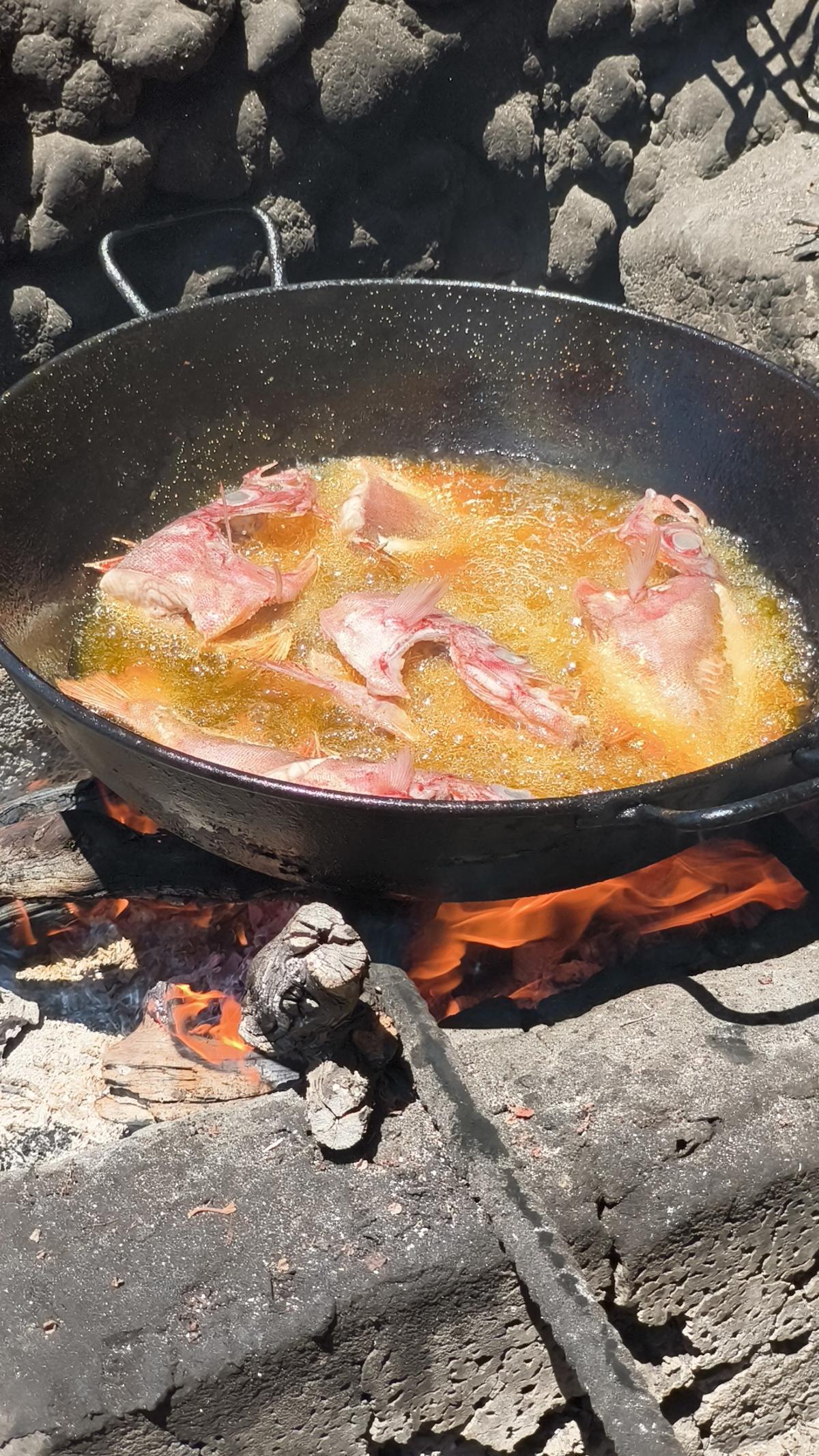 El pescado frito.