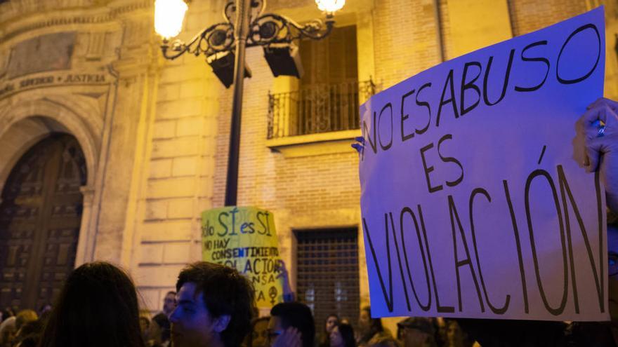 Concentracioón feminista en Valencia contra la sentencia de la manada de Manresa