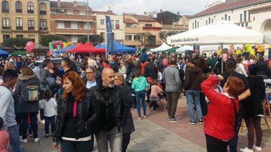 Ajuntament i comerciants d&#039;Olesa estrenyen llaços