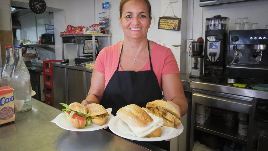 Este es el sitio donde puedes comer las famosas pulguitas del Puerto de Las Palmas a cualquier hora del día