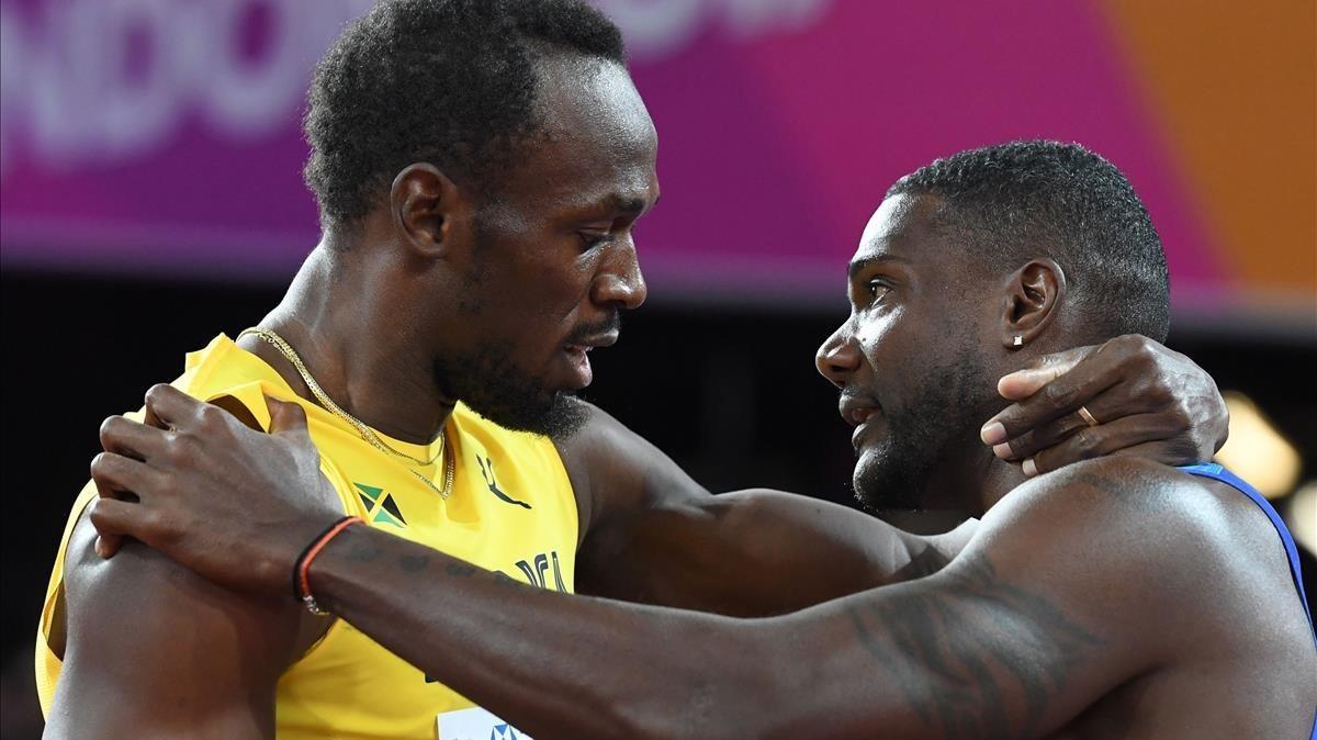 jcarmengol39573820 topshot   us athlete justin gatlin  r  embraces jamaica s us170806215815