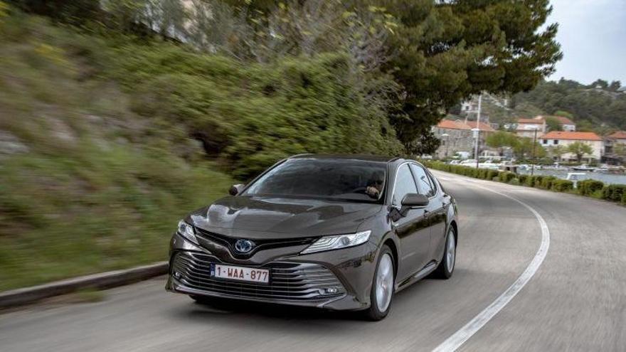 Conoce el nuevo Toyota Camry hybrid, ya en preventa en España