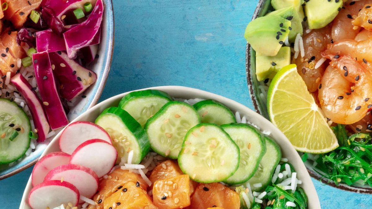 Varios poke bowls