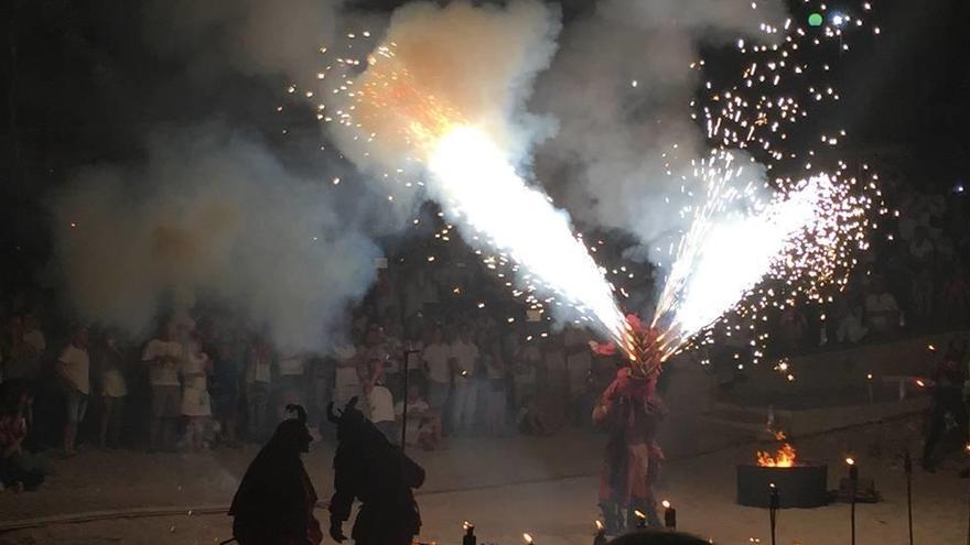 &#039;Noche blanca&#039; en Cala Esmeralda