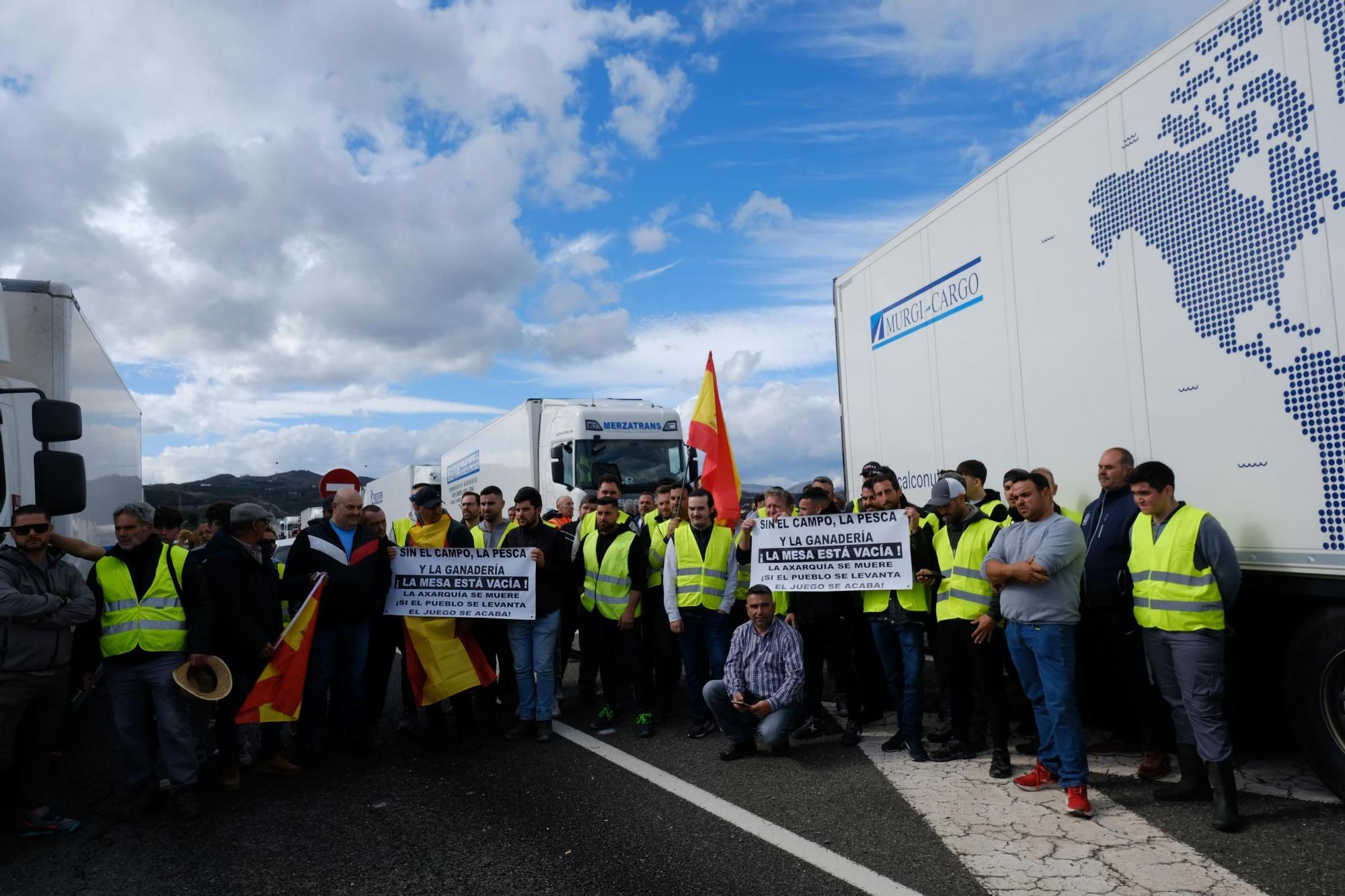 Cortes de carretera de los agricultores en la provincia de Málaga