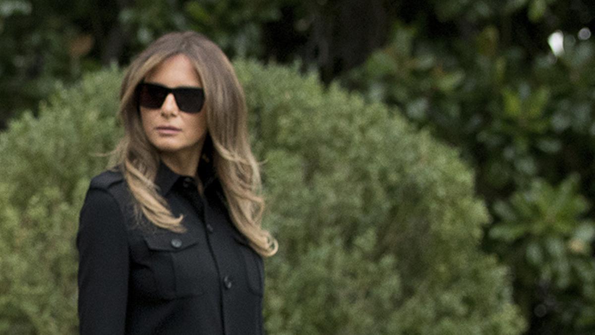 Melania Trump ha apostado por un sobrio look bicolor