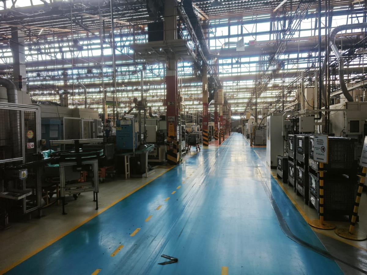 Interio de GKN Vigo, totalmente vacío ayer por la tarde.