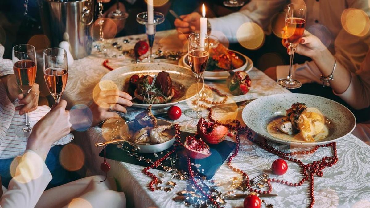 GENTE COMIDA CENA NAVIDAD