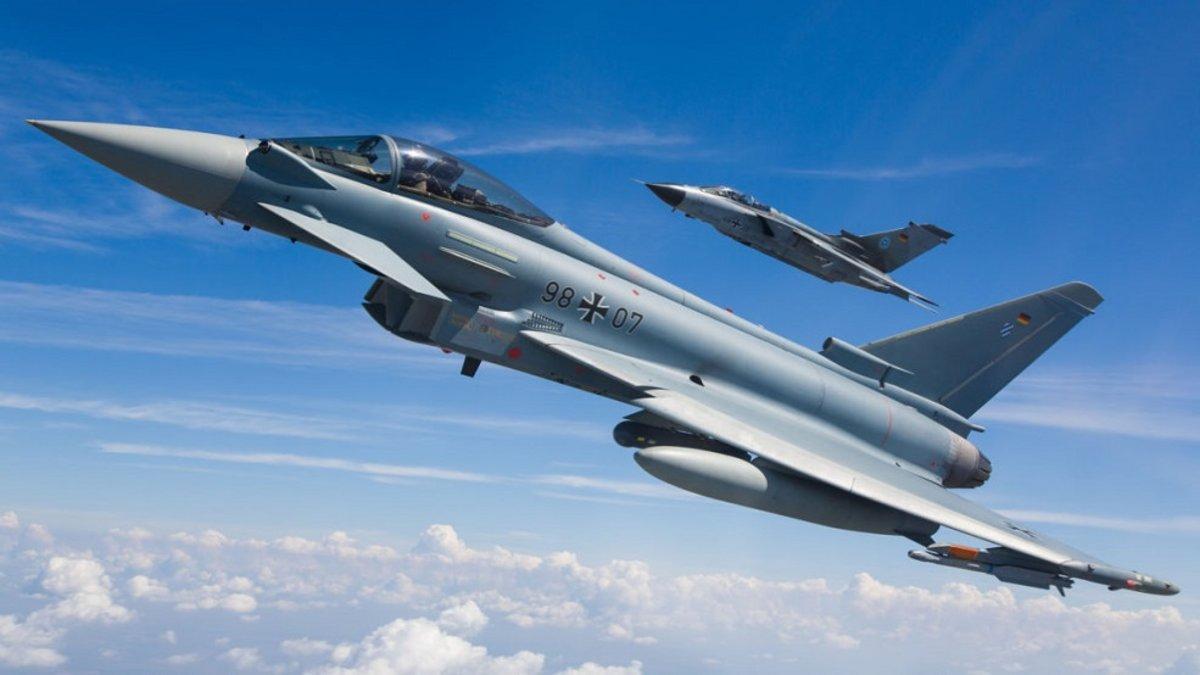 España plantea comprar veinte cazas 'Eurofighter'