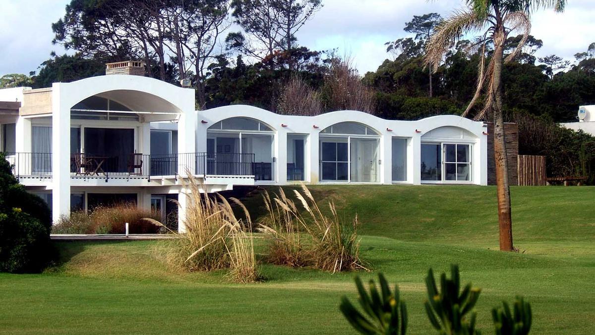 La Casa Berlingieri, en Punta Ballena, con un parecido más que razonable con la Casa Gomis. Ambas, obra de Antoni Bonet