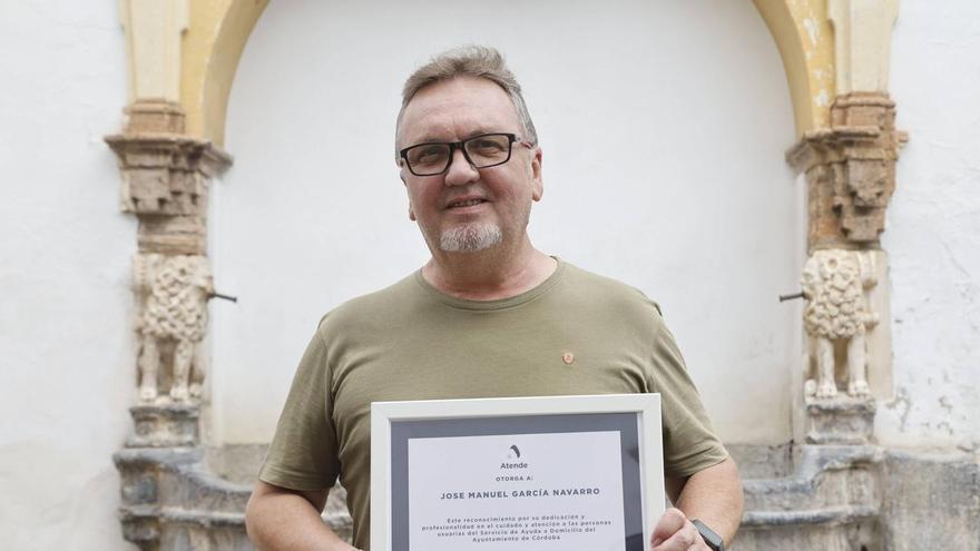 José Manuel García, trabajador de ayuda a domicilio en Córdoba: "Los usuarios se extrañaban de que fuese un hombre"