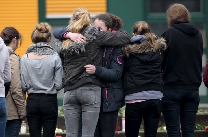 Dolor y consternación en el colegio de los alumnos fallecidos en el accidente de avión