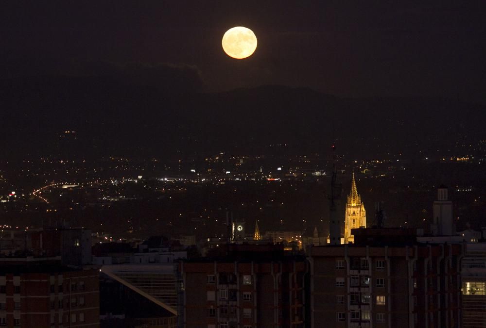 La luna llena  desde en Asturias