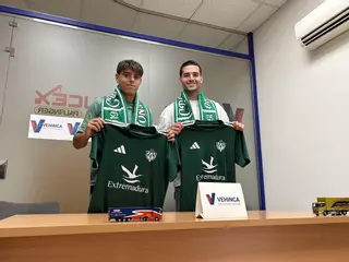 Morales y Berlanga, verticalidad por partida doble en el Cacereño