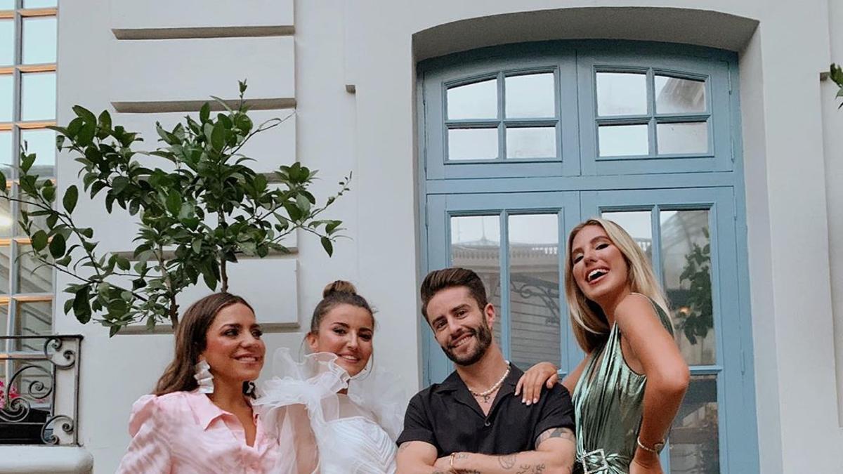 Paula Ordovás, Pelayo Díaz y Carla Hinojosa junto a Alexandra Pereira en su preboda