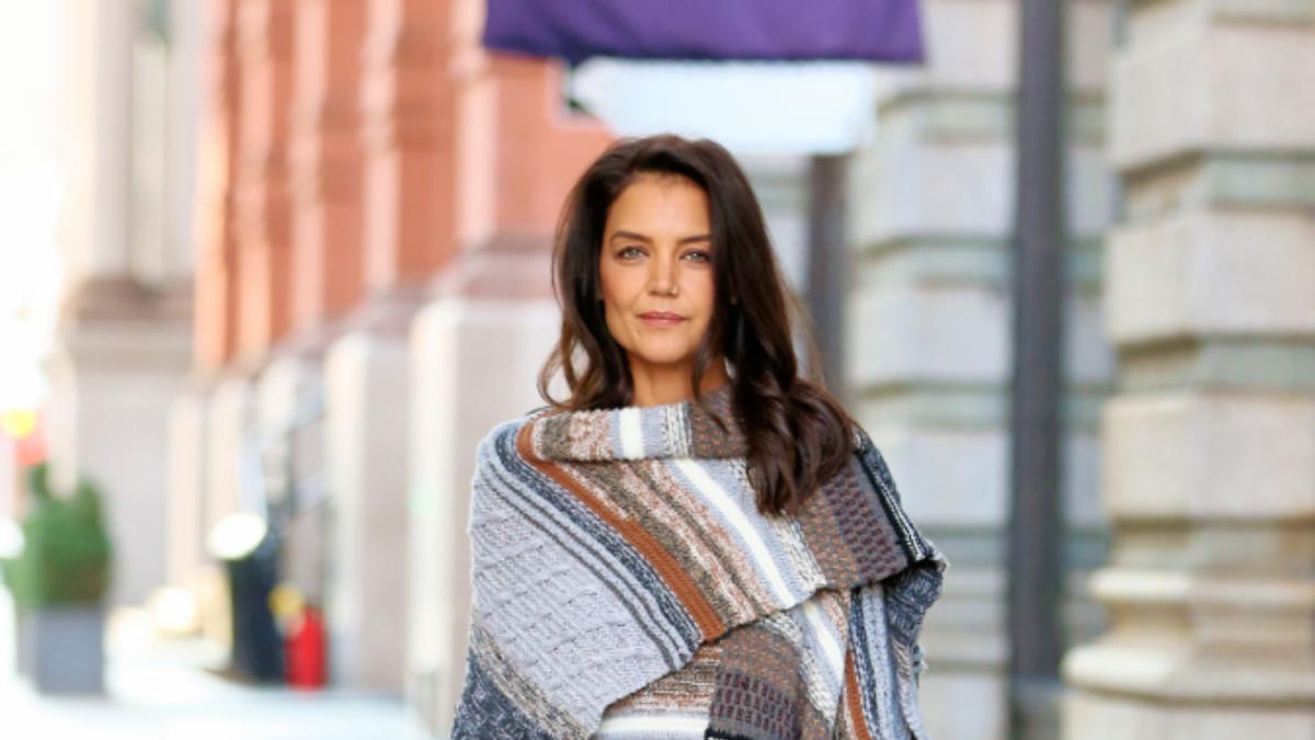 Katie Holmes con un conjunto de punto de Chloé