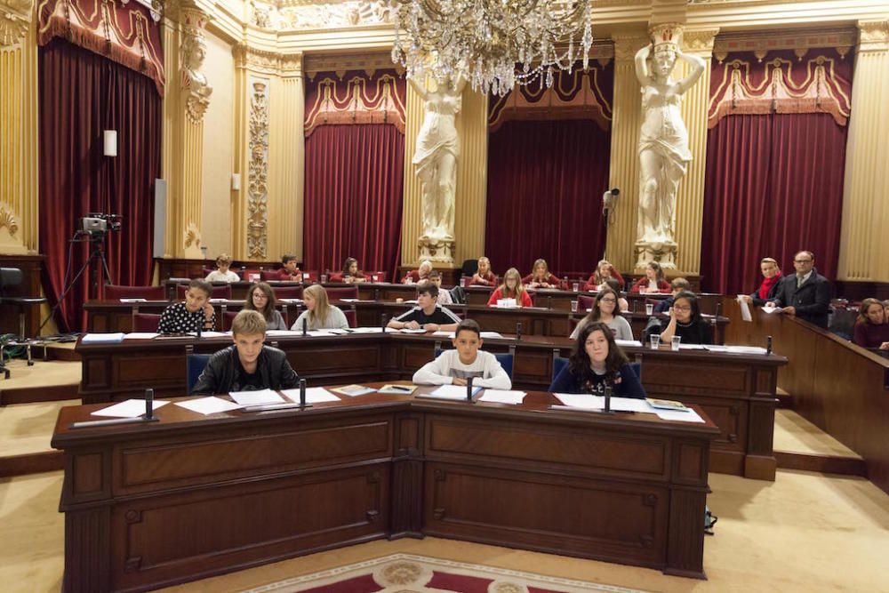 Los más jóvenes 'toman' el Parlament para luchar contra el cambio climático